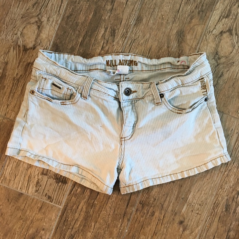 Light wash low rise billabong pinstripe shorts